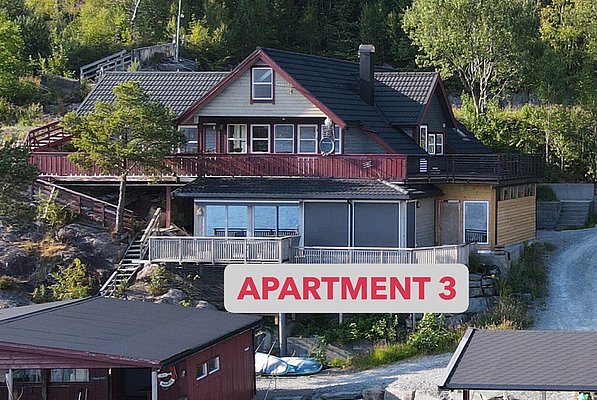 Gemütliches Apartment 3 in Südwest-Norwegen, eingebettet in idyllischer Natur, ideal für Angelurlaube. Holzhäuser, umgeben von grüner Landschaft, bieten entspannte Unterkunftsmöglichkeiten. Perfekt für Abenteurer und Ruhesuchende.