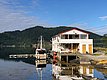 Angelurlaub in Hitra, Norwegen: Malerisches Bootshaus am ruhigen Fjord. Perfekt für Meeresangeln und Entspannung in natürlicher, idyllischer Umgebung. Ideal für Abenteurer und Angler. Entdecke die reiche Natur und fangfrische Chancen.