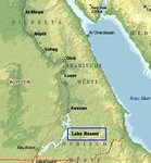 Die Karte zeigt Ägypten und den Sudan mit dem markierten Nassersee sowie wichtigen Städten entlang des Nils und umliegenden Wüstengebieten.